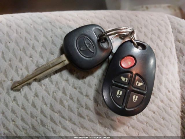 Toyota Sienna Le V6 Image 5