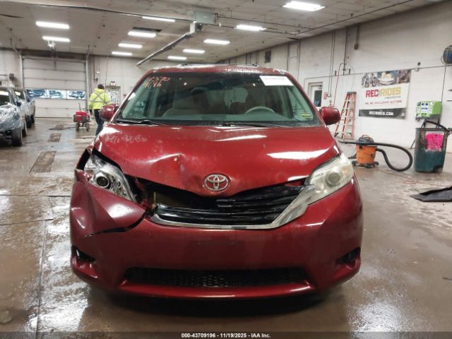 Toyota Sienna Le V6 Image 15