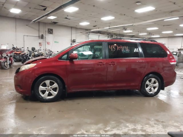 Toyota Sienna Le V6 Image 6