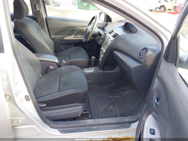 Toyota Yaris Image 6