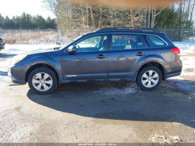 Subaru Outback 2.5i Image 12