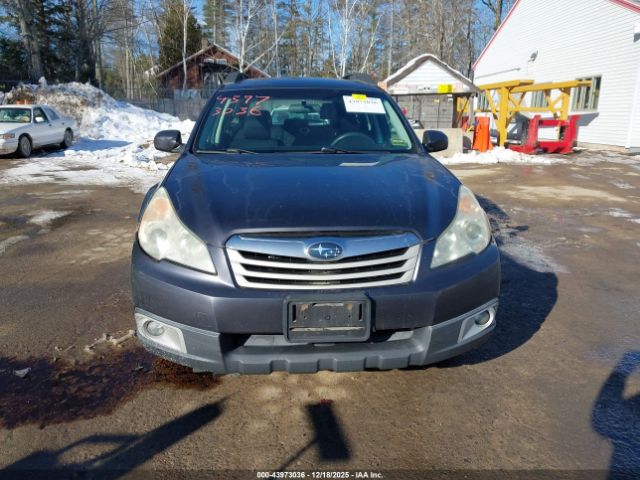 Subaru Outback 2.5i Image 10