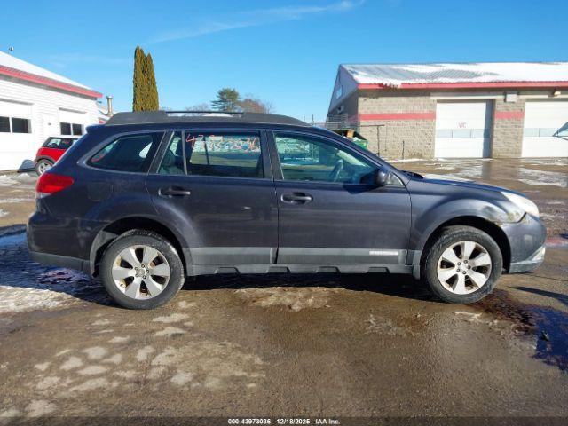 Subaru Outback 2.5i Image 13