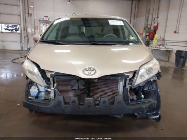 Toyota Sienna Xle Image 17