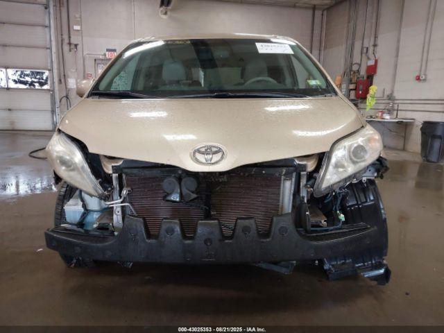 Toyota Sienna Xle Image 12