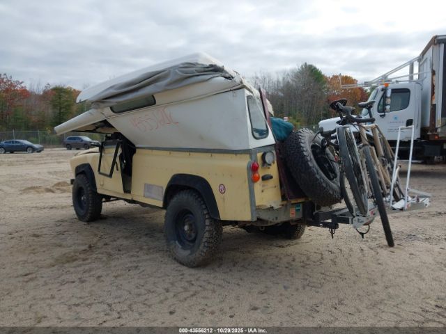 Land Rover Defender Image 7