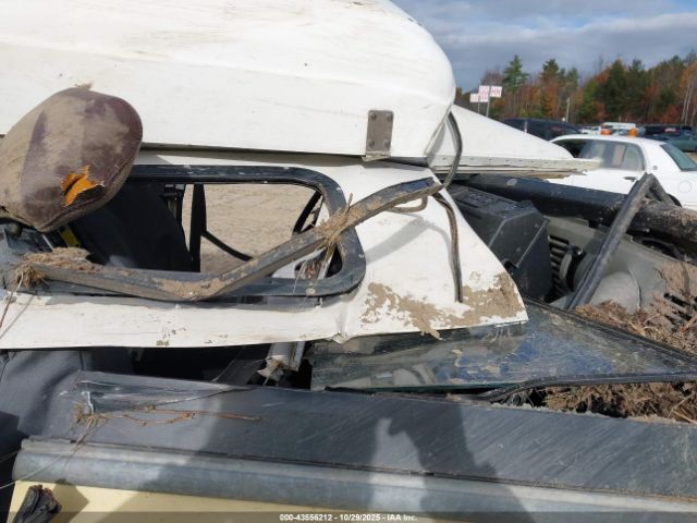 Land Rover Defender Image 3