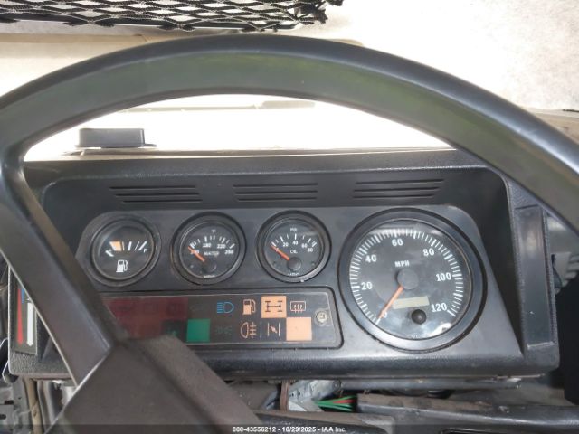 Land Rover Defender Image 8