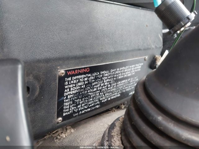 Land Rover Defender Image 14