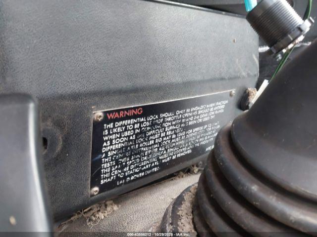 Land Rover Defender Image 14