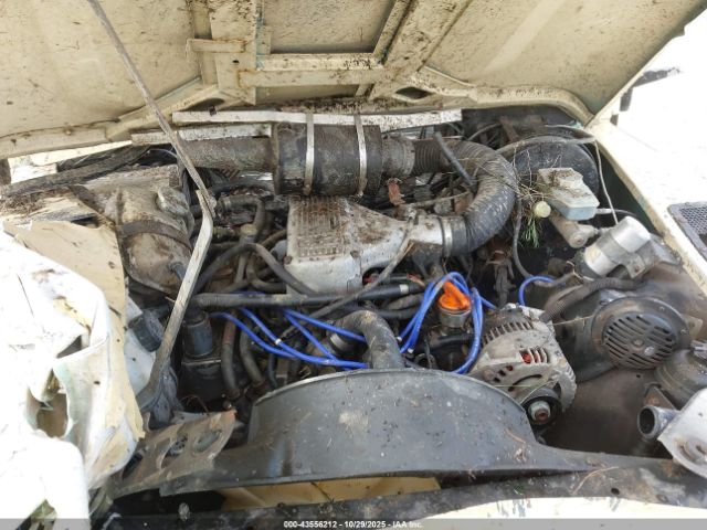 Land Rover Defender Image 12