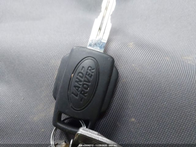 Land Rover Defender Image 6