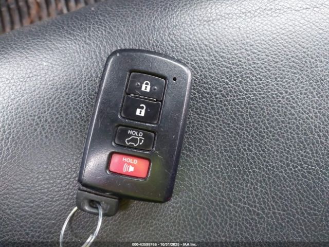 Toyota RAV4 Limited Image 14