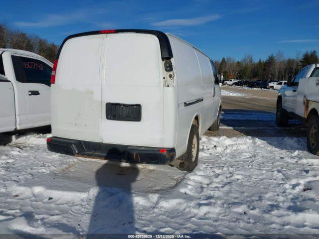 Chevrolet Express Work Van Image 14