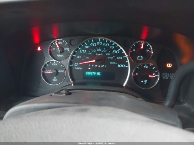 Chevrolet Express Work Van Image 11