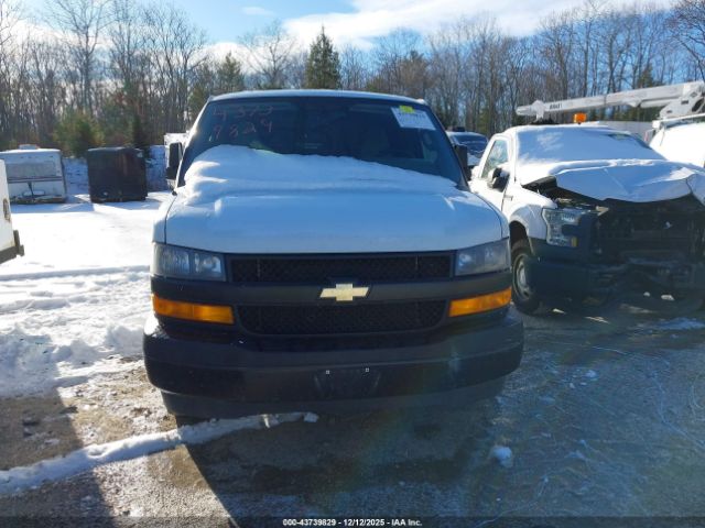 Chevrolet Express Work Van Image 7