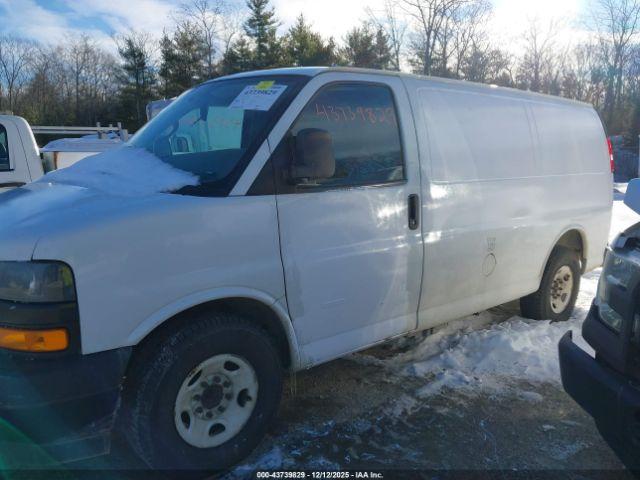 Chevrolet Express Work Van Image 6