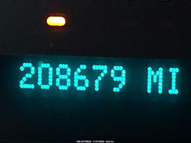 Chevrolet Express Work Van Image 4