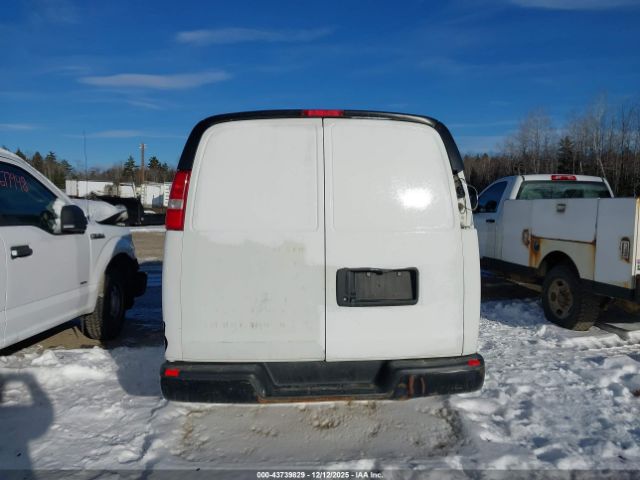 Chevrolet Express Work Van Image 5