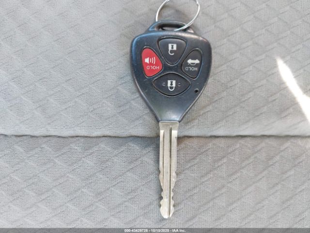 Toyota Camry Le Image 9