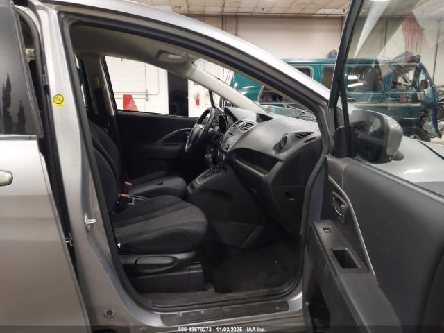 Mazda Mazda5 Sport Image 2