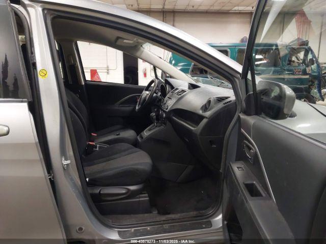 Mazda Mazda5 Sport Image 2