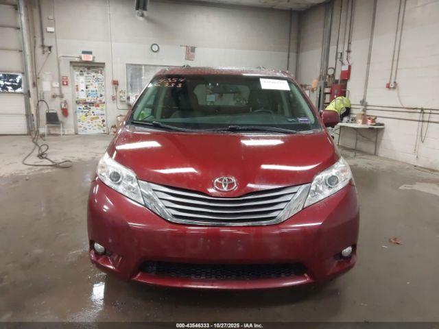 Toyota Sienna Xle 7 Passenger Image 14