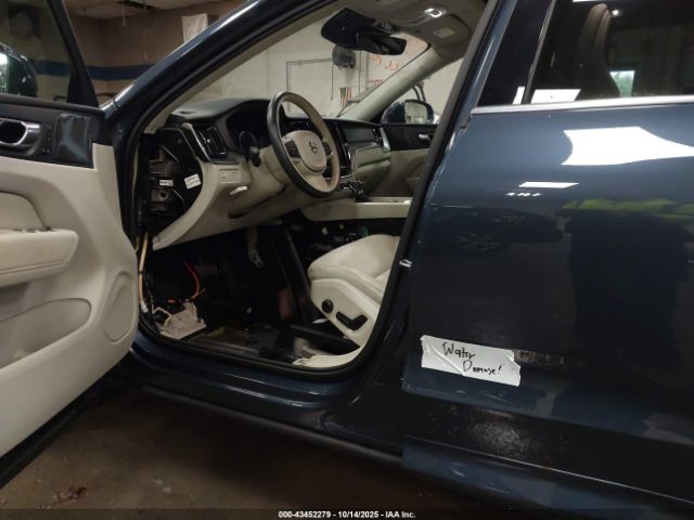 Volvo XC60 T5 Momentum Image 12