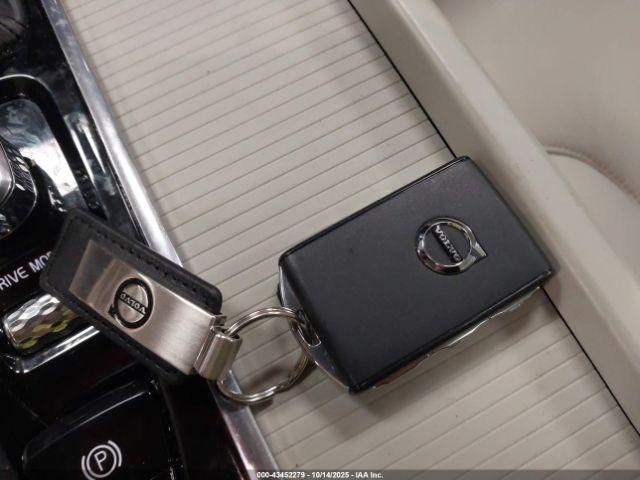 Volvo XC60 T5 Momentum Image 16