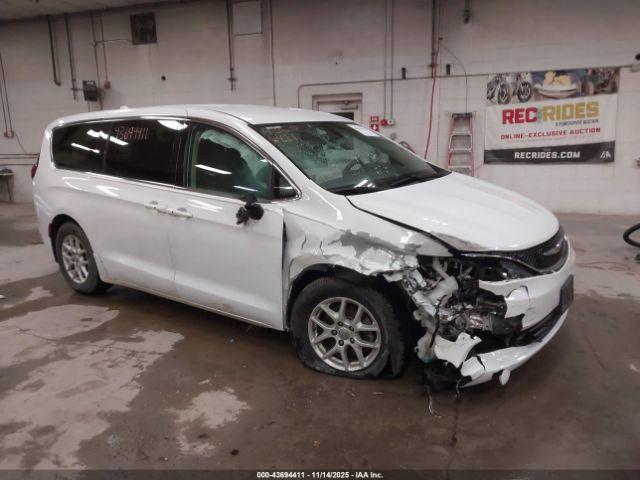 Salvage Chrysler Pacifica