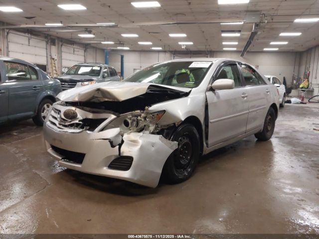 Toyota Camry Le Image 2