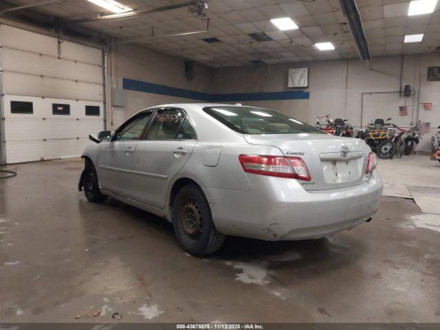 Toyota Camry Le Image 13