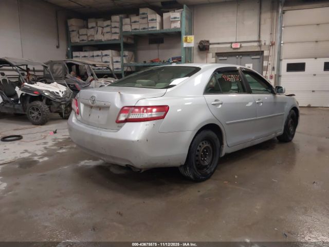 Toyota Camry Le Image 3