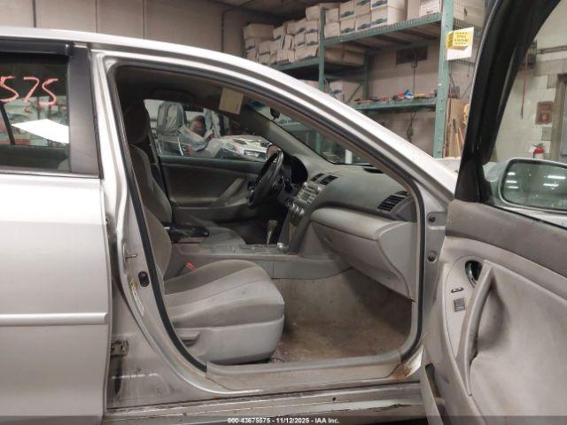 Toyota Camry Le Image 5