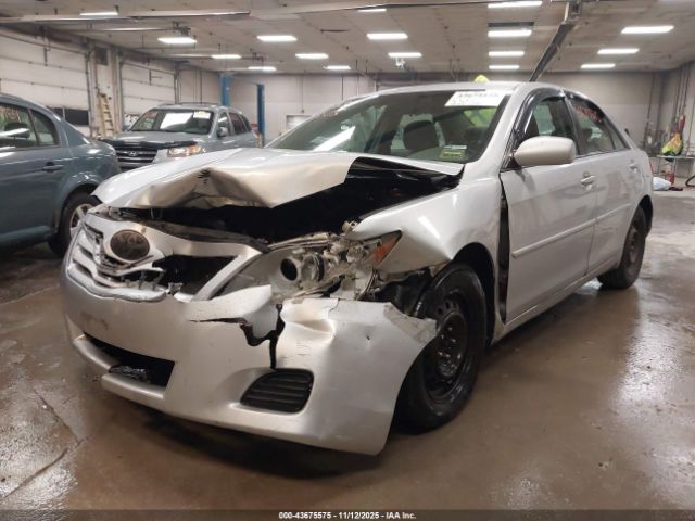 Toyota Camry Le Image 4