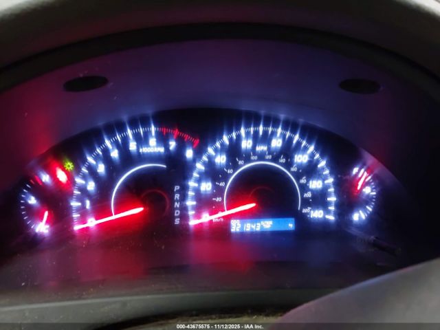 Toyota Camry Le Image 16