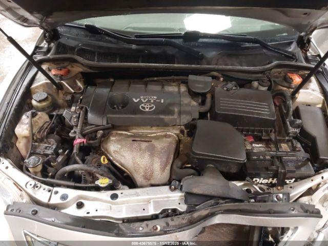 Toyota Camry Le Image 7