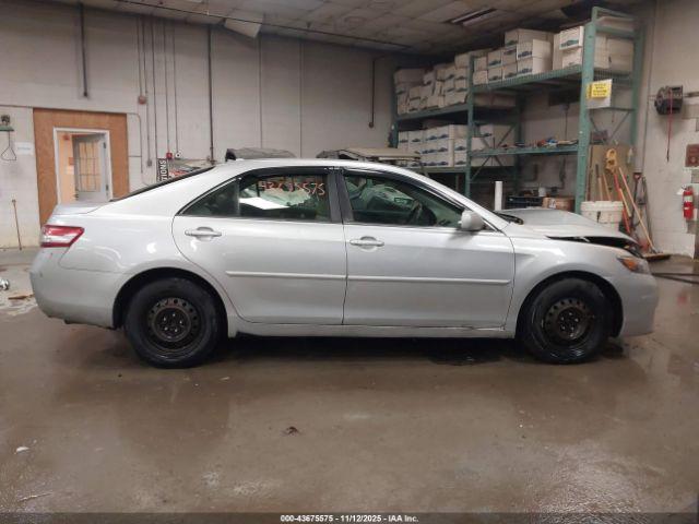 Toyota Camry Le Image 11