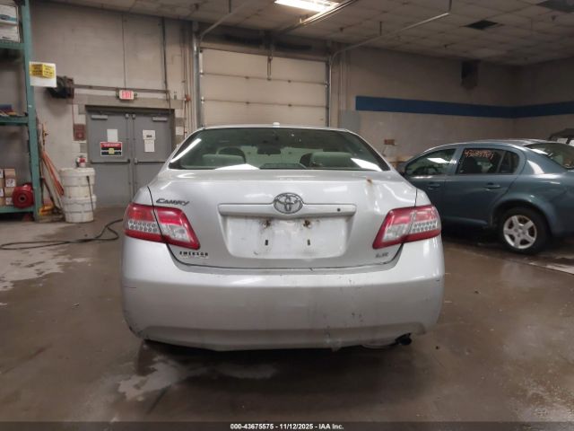 Toyota Camry Le Image 15