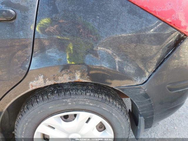 Nissan Versa 1.8 S Image 6