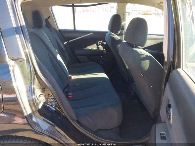 Nissan Versa 1.8 S Image 2