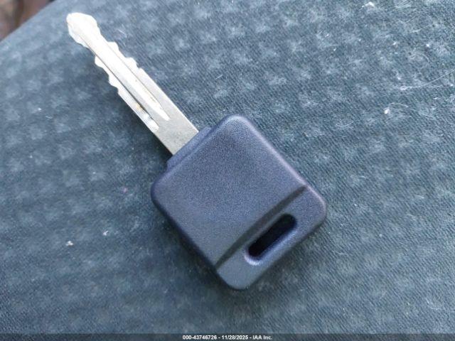 Nissan Versa 1.8 S Image 12