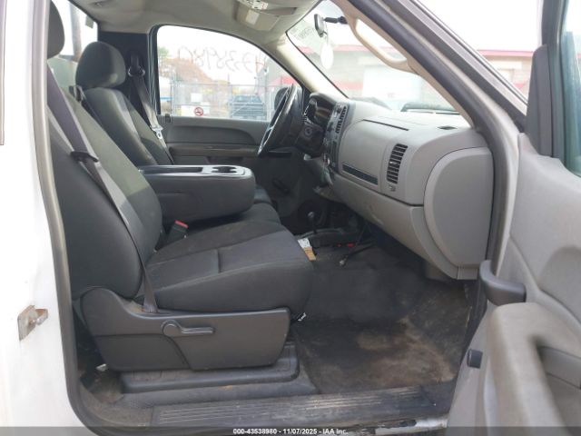 Chevrolet Silverado 2500 Work Truck Image 6