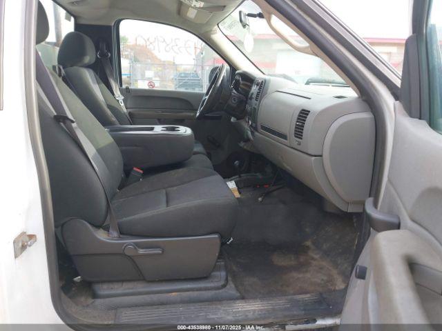 Chevrolet Silverado 2500 Work Truck Image 6