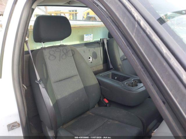 Chevrolet Silverado 2500 Work Truck Image 14