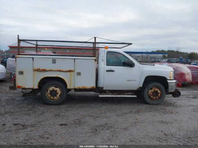 Chevrolet Silverado 2500 Work Truck Image 9