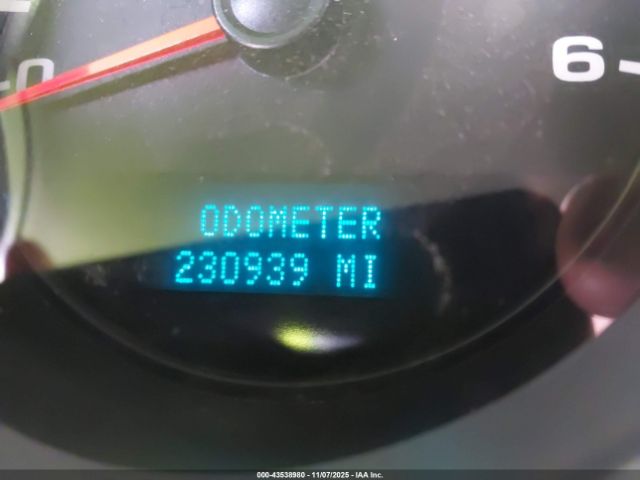 Chevrolet Silverado 2500 Work Truck Image 2