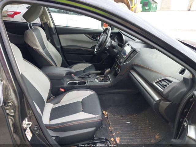 Subaru Crosstrek 2.0i Limited Image 4