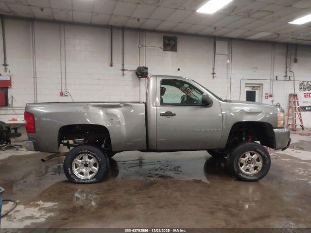 Chevrolet Silverado 1500 Work Truck Image 12