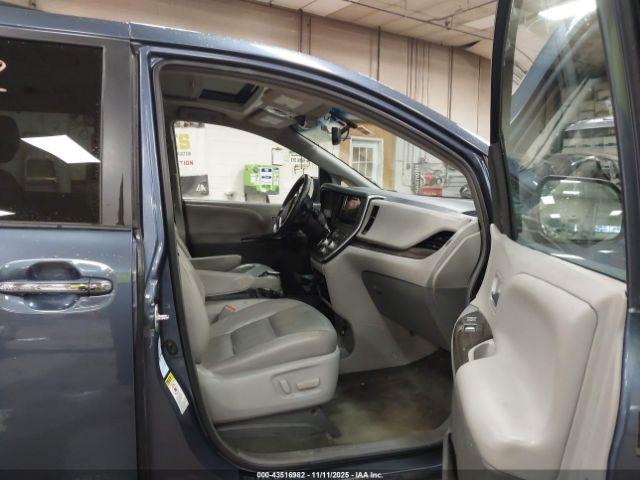 Toyota Sienna Xle 7 Passenger Image 11